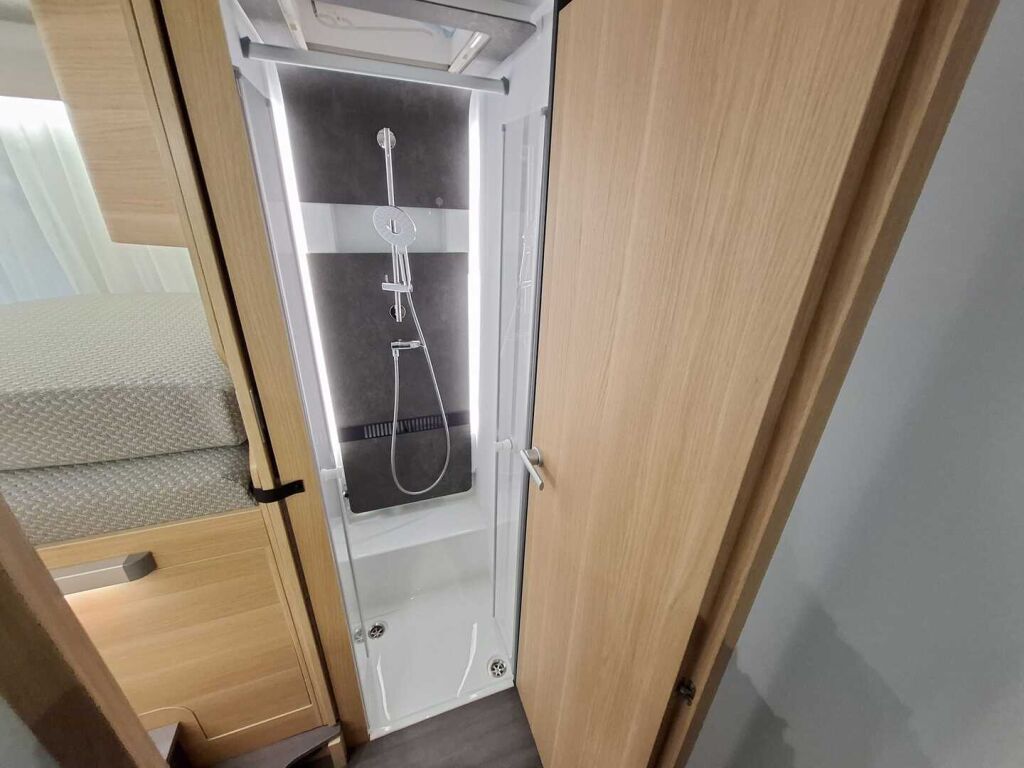 Adria Matrix Plus 670 SL 2025 Valkoinen