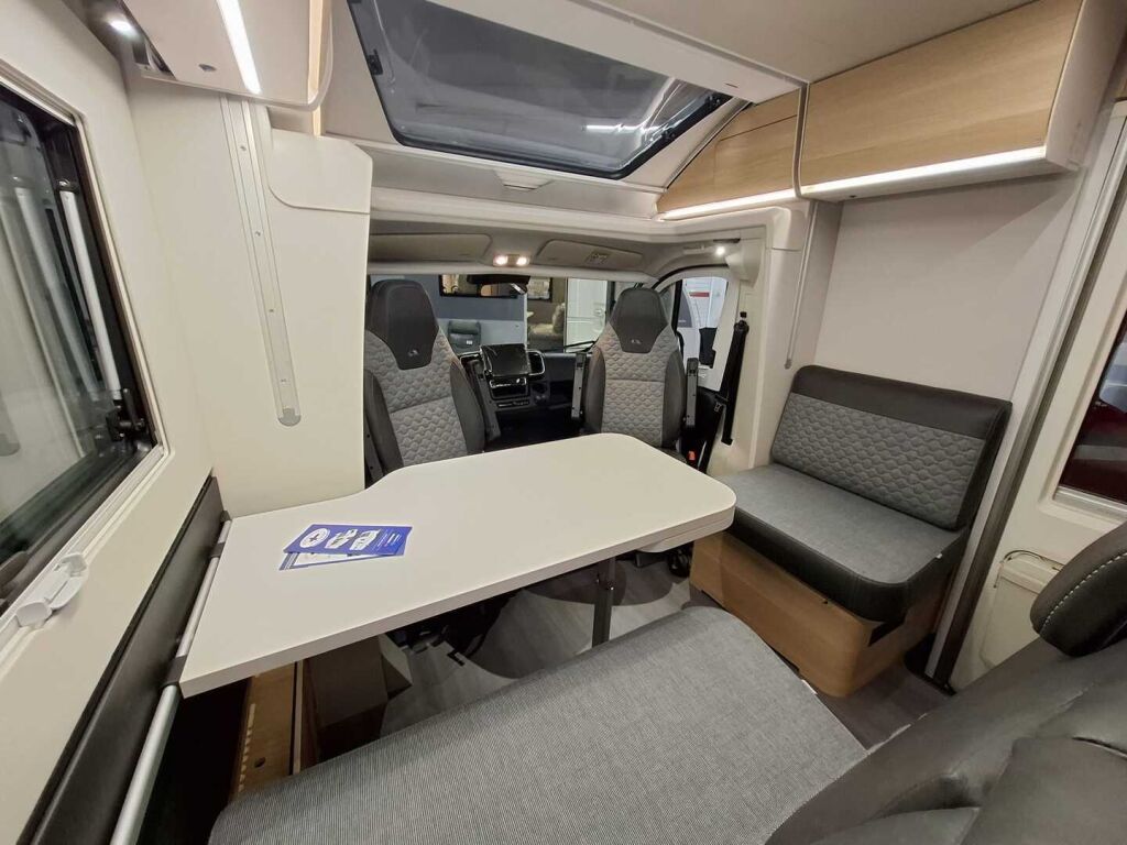 Adria Matrix Plus 670 SL 2025 Valkoinen