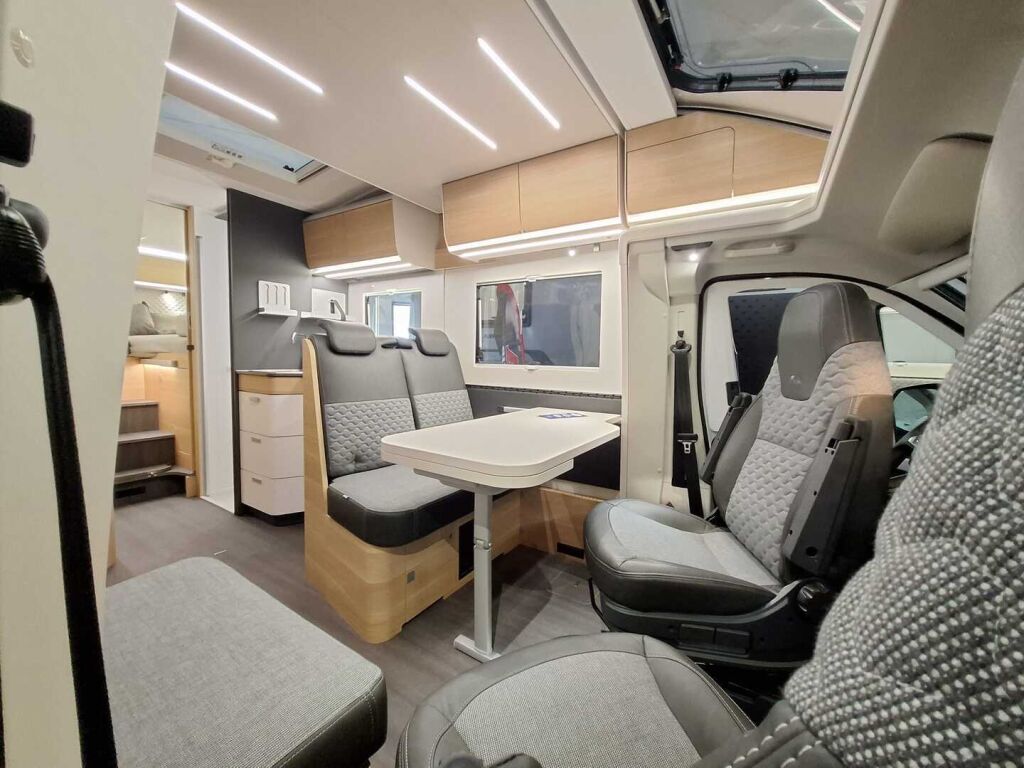 Adria Matrix Plus 670 SL 2025 Valkoinen