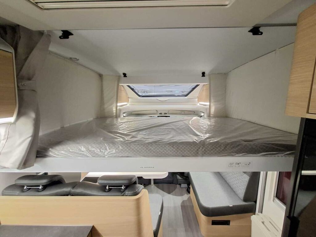 Adria Matrix Plus 670 SL 2025 Valkoinen