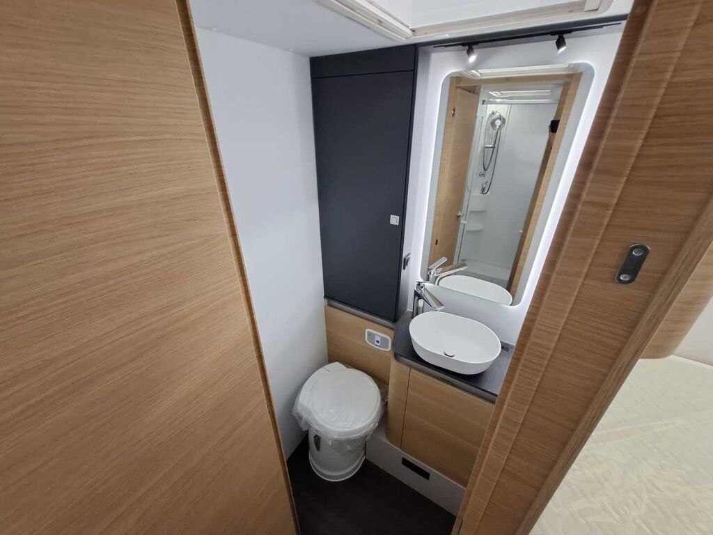 Adria Matrix 670 SL 60 Years Selection 2026 Harmaa