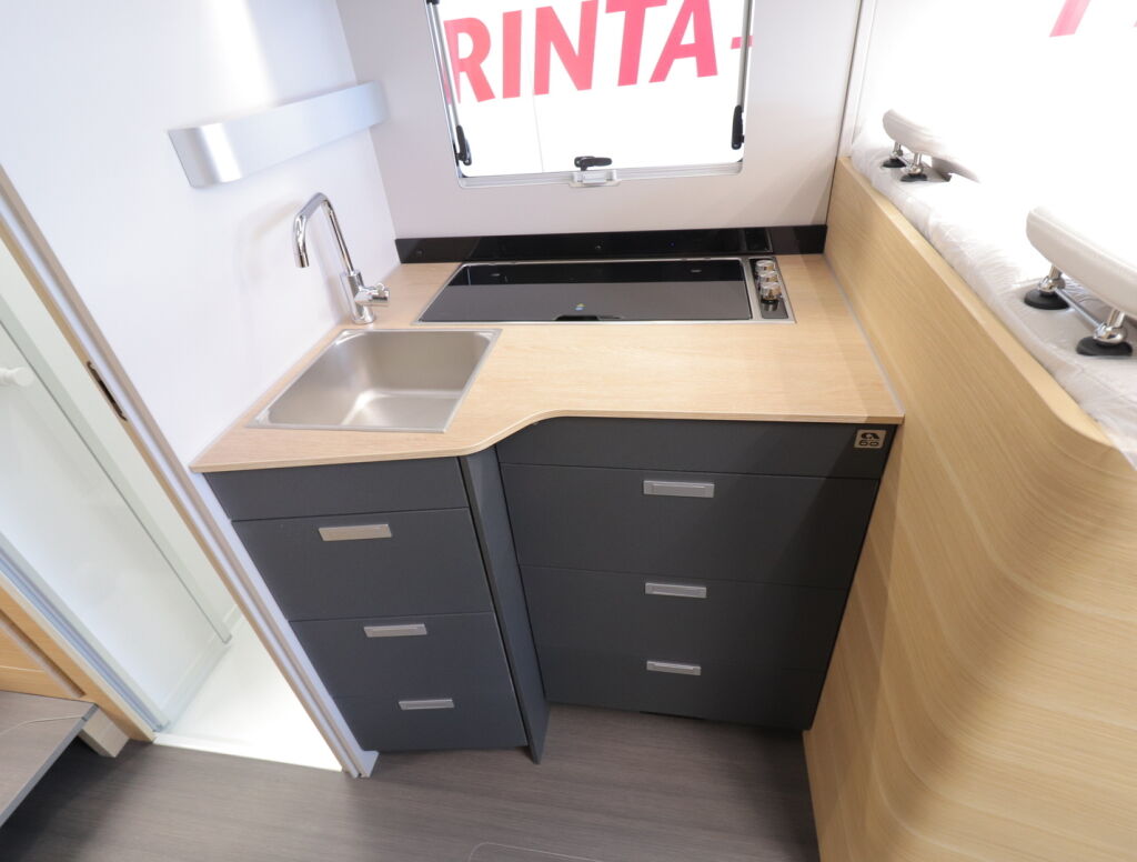 Adria MATRIX 670 SL 60 Years Selection 2026 Y