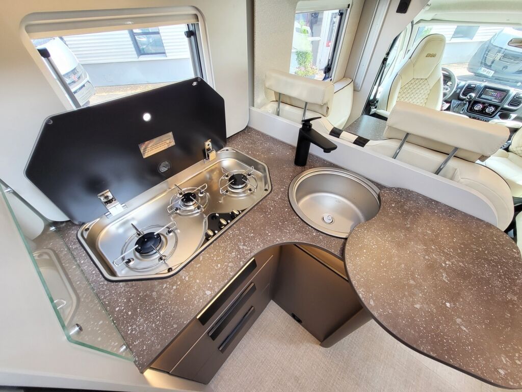 Bürstner B66 EDITION LYSEO TD 690 G 2026 Harmaa