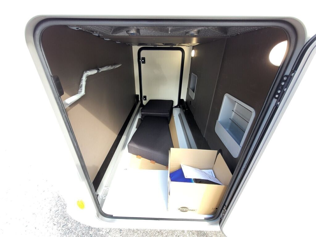 Bürstner B66 EDITION LYSEO TD 690 G 2026 Harmaa