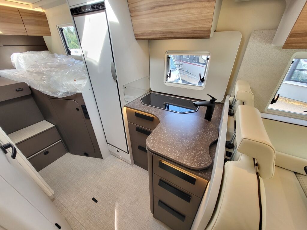 Bürstner B66 EDITION LYSEO TD 690 G 2026 Harmaa