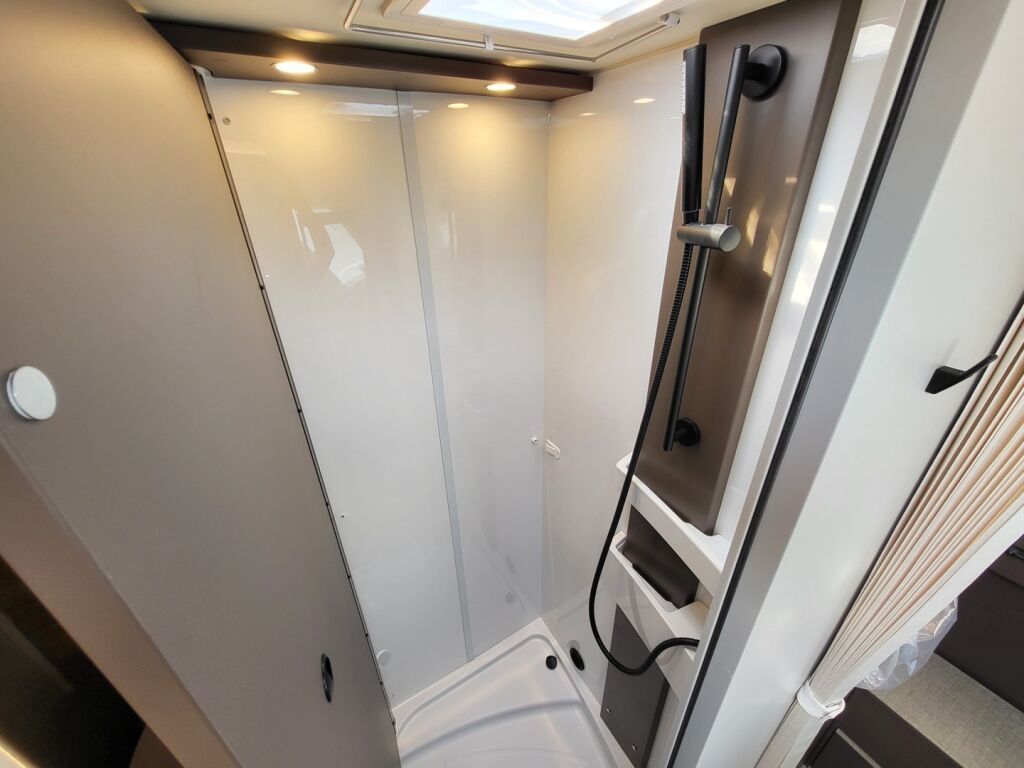 Bürstner B66 EDITION LYSEO TD 690 G 2026 Harmaa