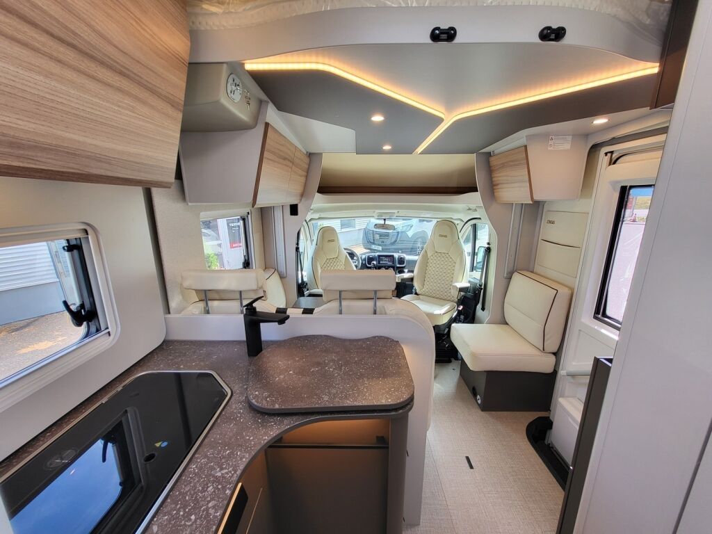 Bürstner B66 EDITION LYSEO TD 690 G 2026 Harmaa