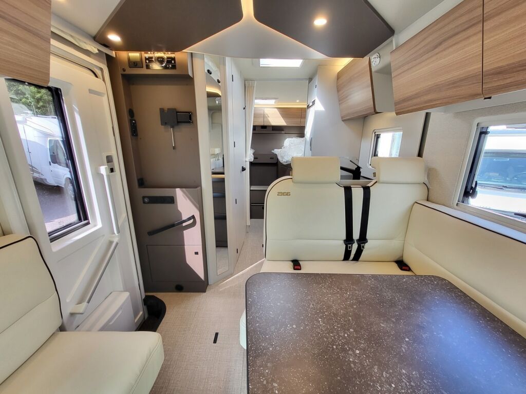 Bürstner B66 EDITION LYSEO TD 690 G 2026 Harmaa