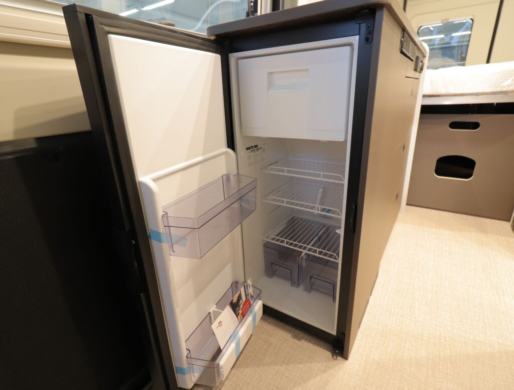 Bürstner CAMPEO C600 2026 Harmaa