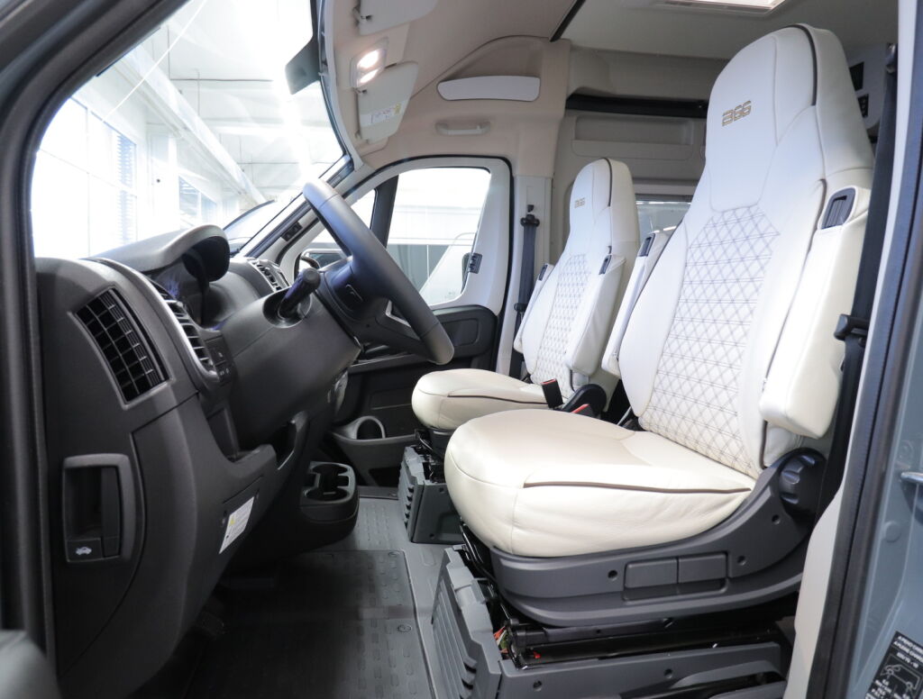 Bürstner CAMPEO C600 2026 Harmaa