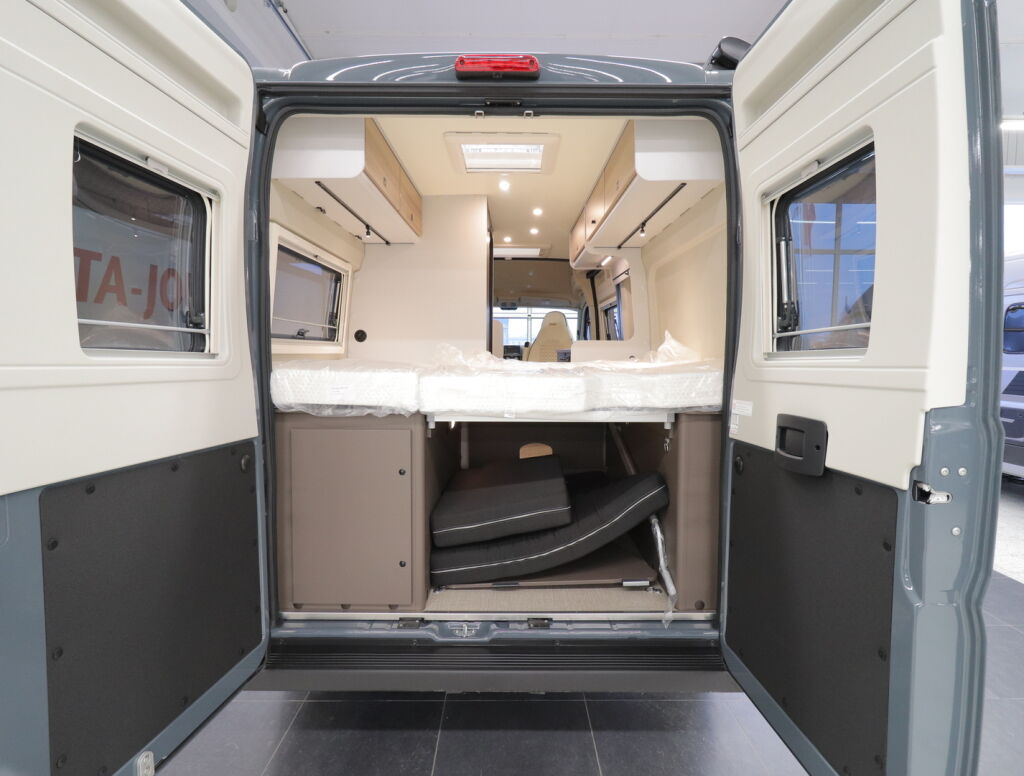 Bürstner CAMPEO C600 2026 Harmaa