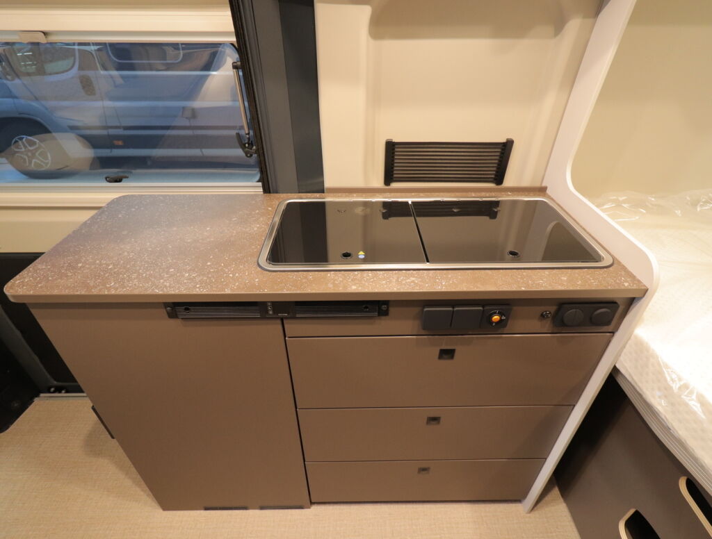 Bürstner CAMPEO C600 2026 Harmaa