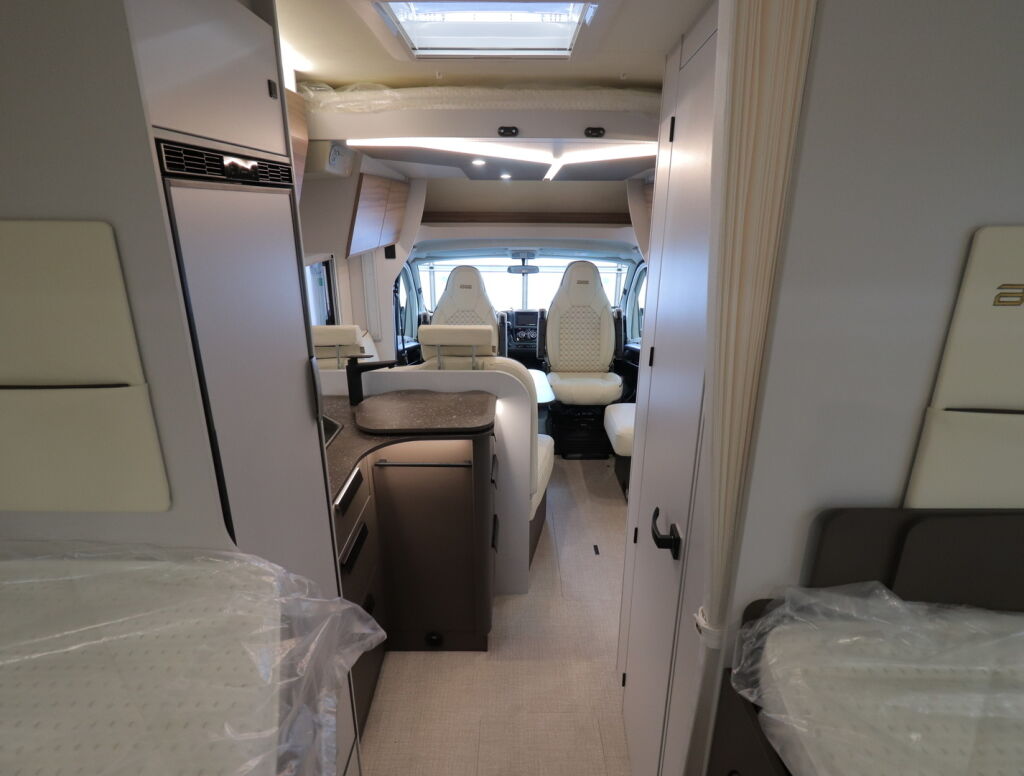 Bürstner B66 EDITION LYSEO TD 690 G 2026 Harmaa