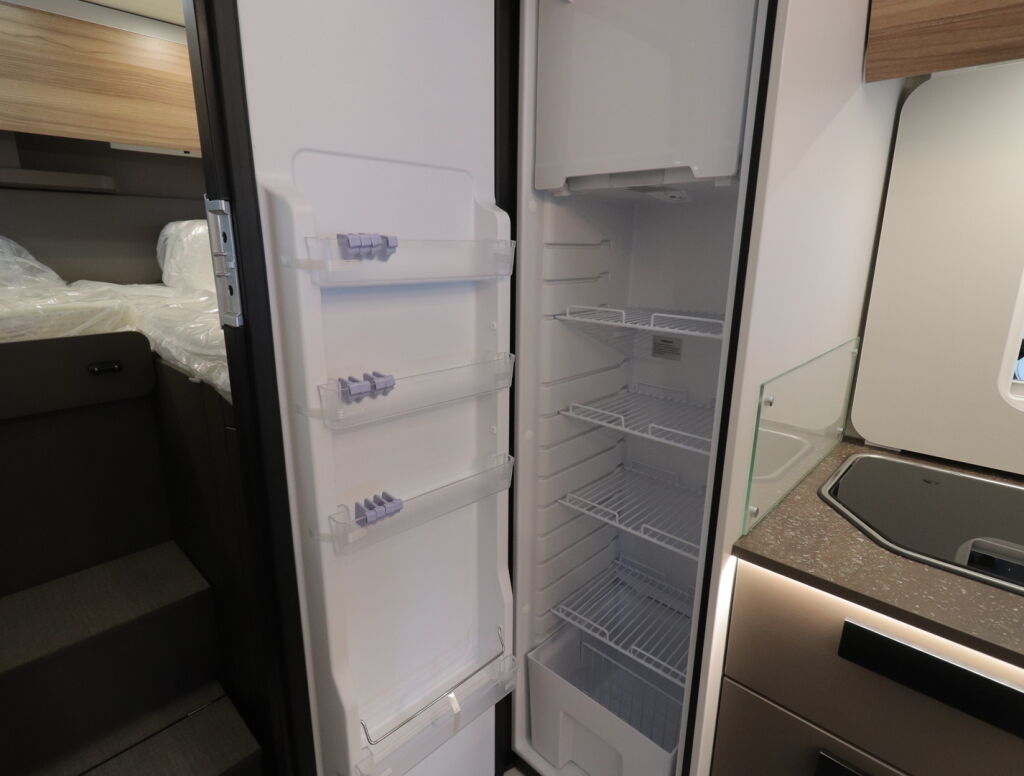 Bürstner B66 EDITION LYSEO TD 690 G 2026 Harmaa