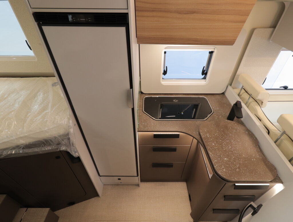 Bürstner B66 EDITION LYSEO TD 690 G 2026 Harmaa