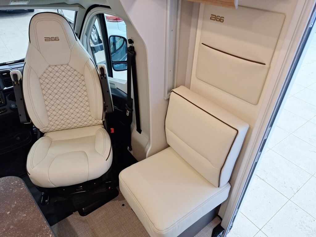 Bürstner B66 EDITION LYSEO TD 690 G 2026 Harmaa