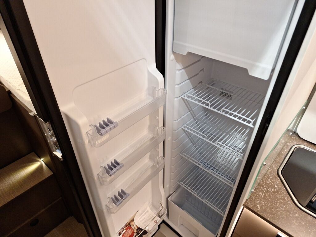 Bürstner B66 EDITION LYSEO TD 690 G 2026 Harmaa