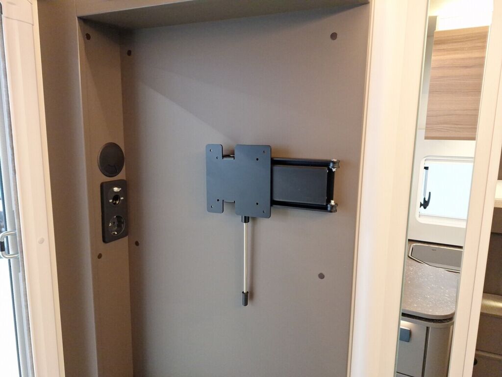 Bürstner B66 EDITION LYSEO TD 690 G 2026 Harmaa