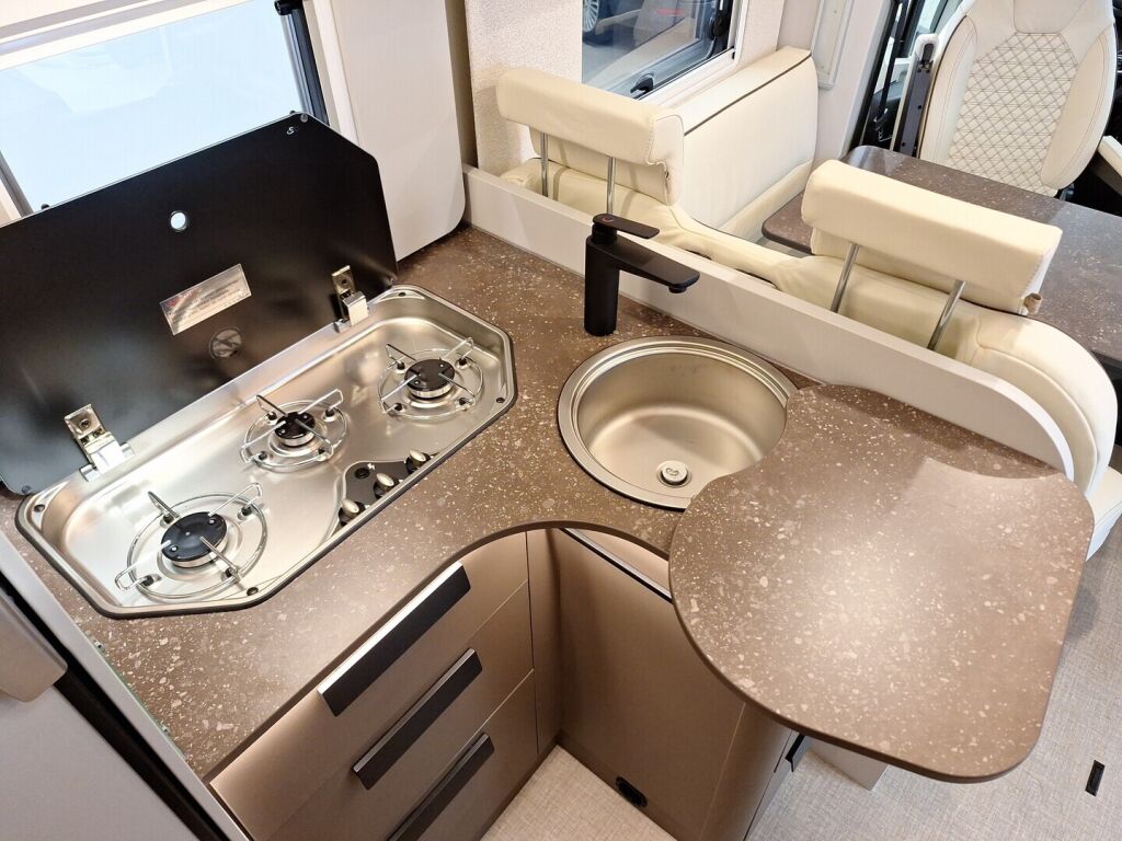 Bürstner B66 EDITION LYSEO TD 690 G 2026 Harmaa