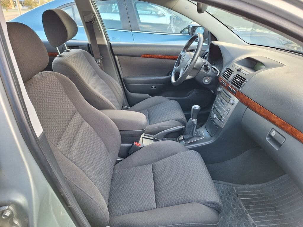 Toyota Avensis 2006 Vihreä