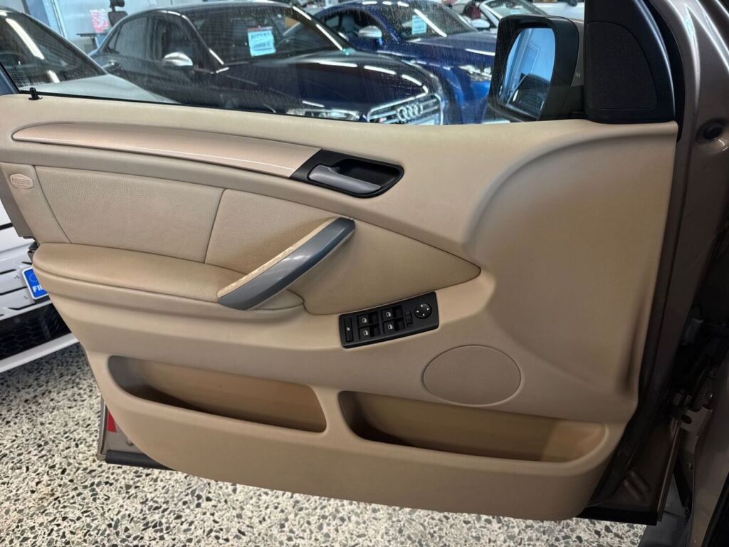 BMW X5 2006 Ruskea (beige)