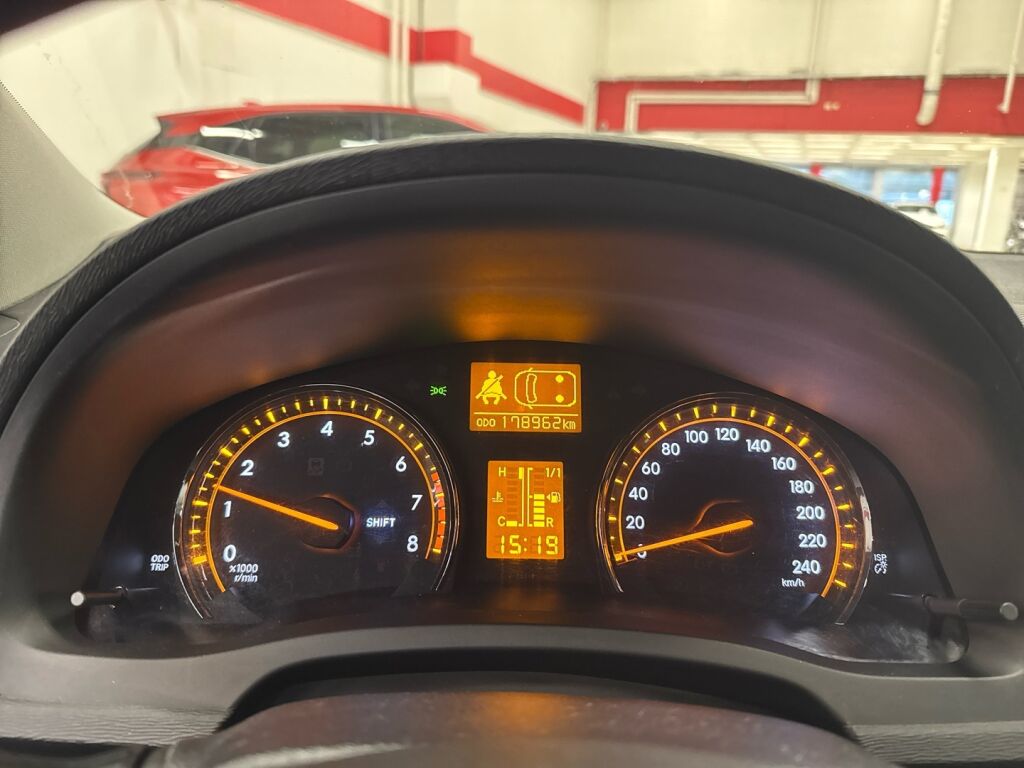 Toyota Avensis 2010 Sininen