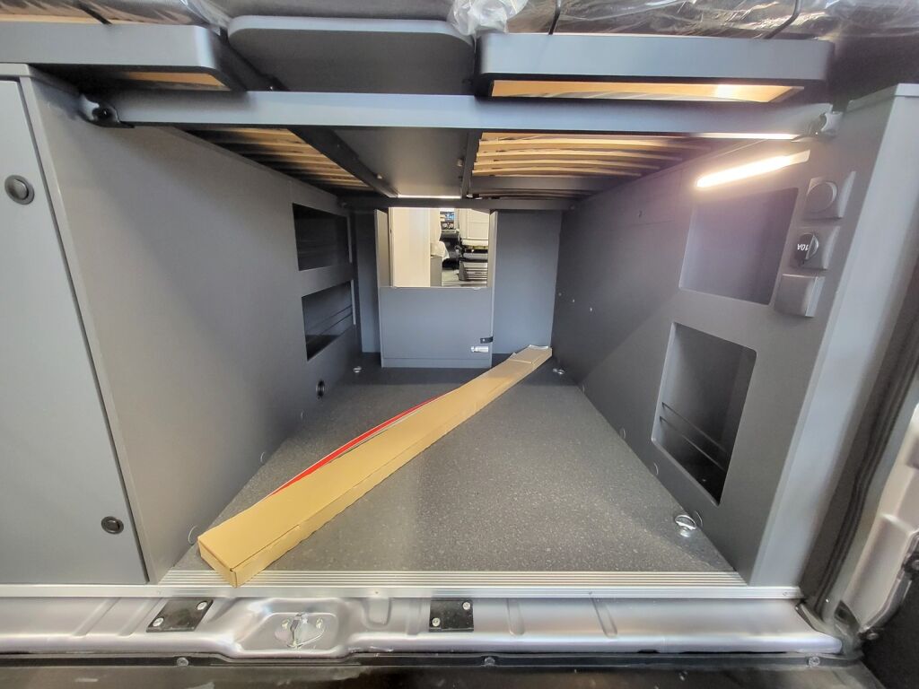 Adria Twin 640 SLB 60 Years Selection 2026 Harmaa