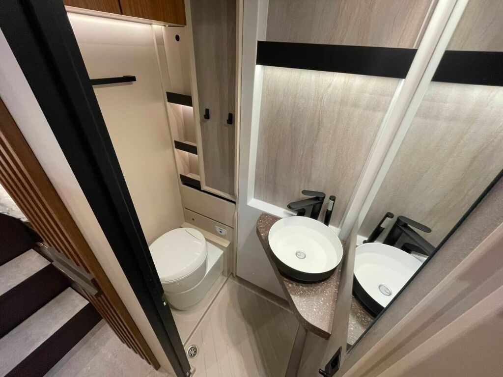 Bürstner SIGNATURE SFT 7.1 2026 Harmaa