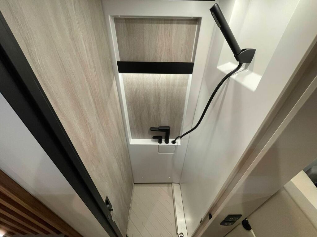 Bürstner SIGNATURE SFT 7.1 2026 Harmaa