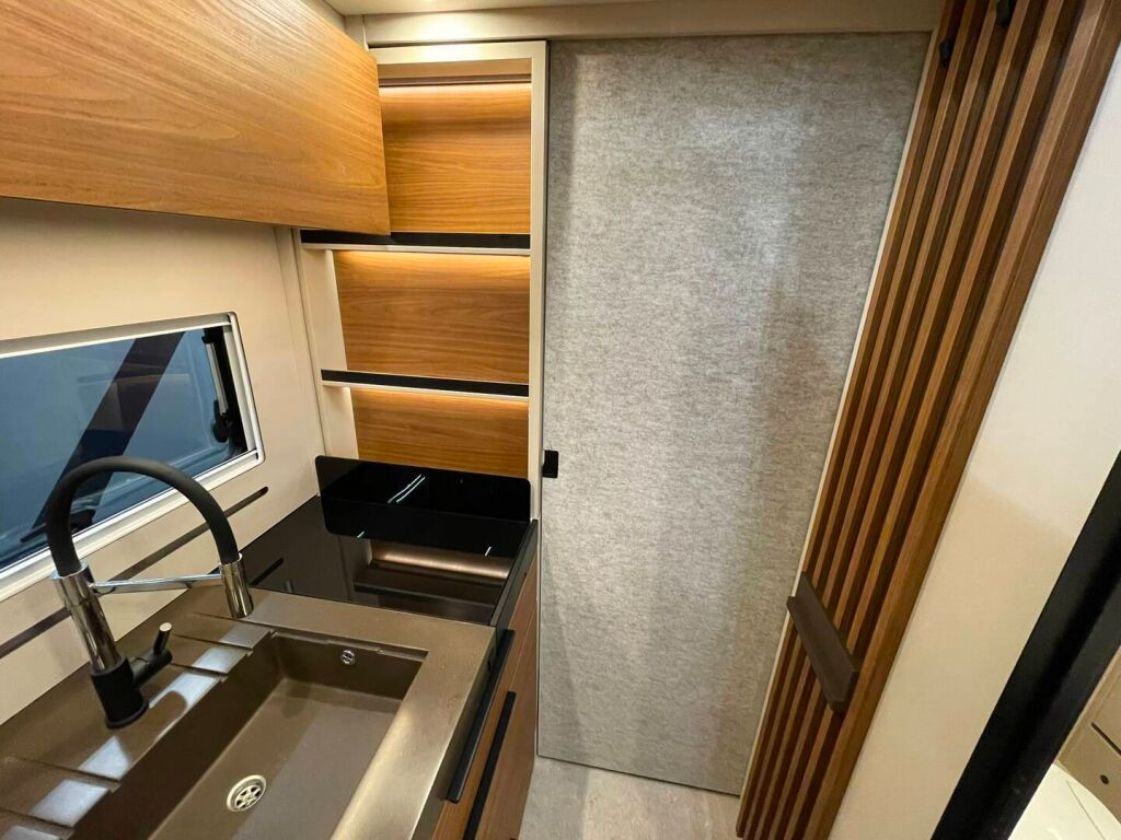 Bürstner SIGNATURE SFT 7.1 2026 Harmaa
