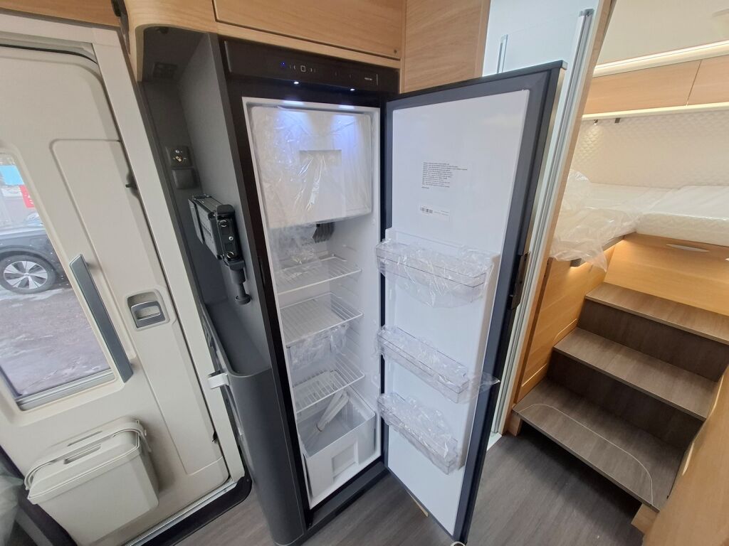 Adria Coral 670 DL 60 Years Selection 2026 Harmaa