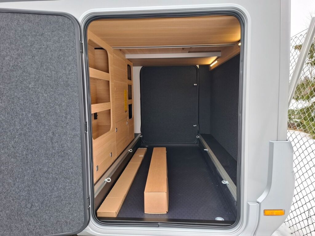 Adria Coral 670 DL 60 Years Selection 2026 Harmaa