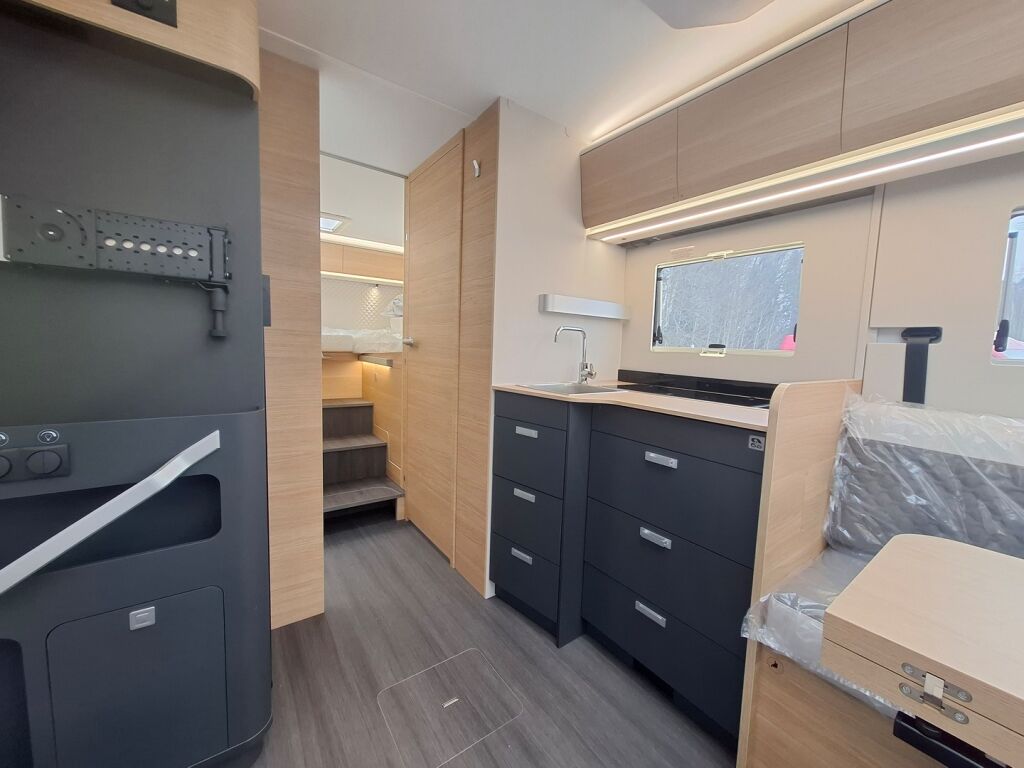 Adria Coral 670 DL 60 Years Selection 2026 Harmaa