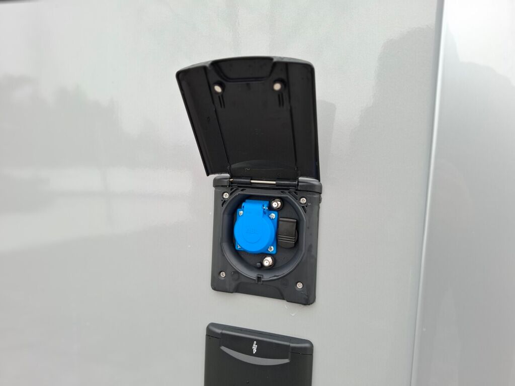 Adria Coral 670 DL 60 Years Selection 2026 Harmaa