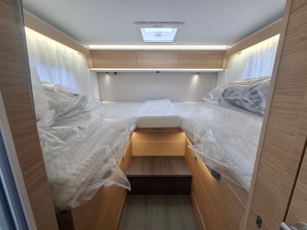 Adria Coral 670 DL 60 Years Selection 2026 Harmaa