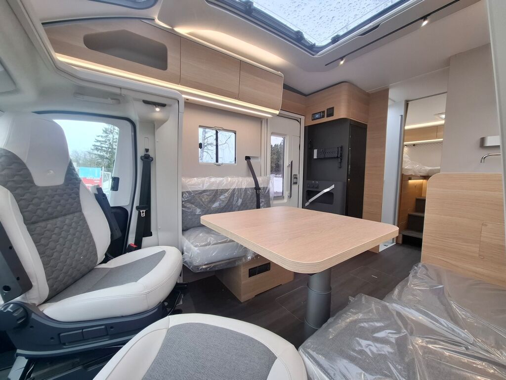 Adria Coral 670 DL 60 Years Selection 2026 Harmaa