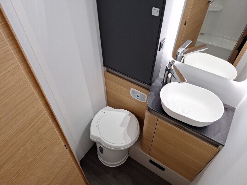 Adria Matrix 670 SL 60 Years Selection 2026 