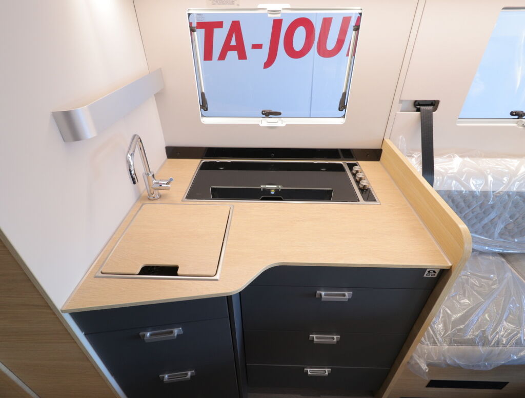 Adria CORAL 670 DL 60 YEARS SELECTION 2026 