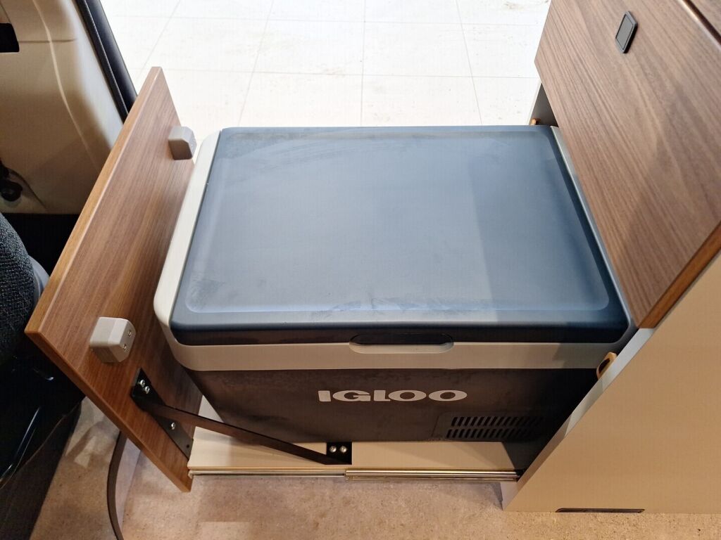 Bürstner PAPILLON PC 6.0 VAN 2026 Punainen