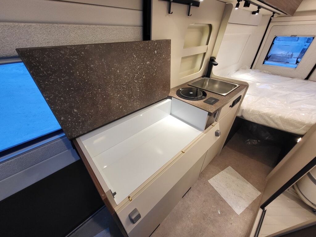 Bürstner PAPILLON PC 6.0 VAN 2026 Punainen