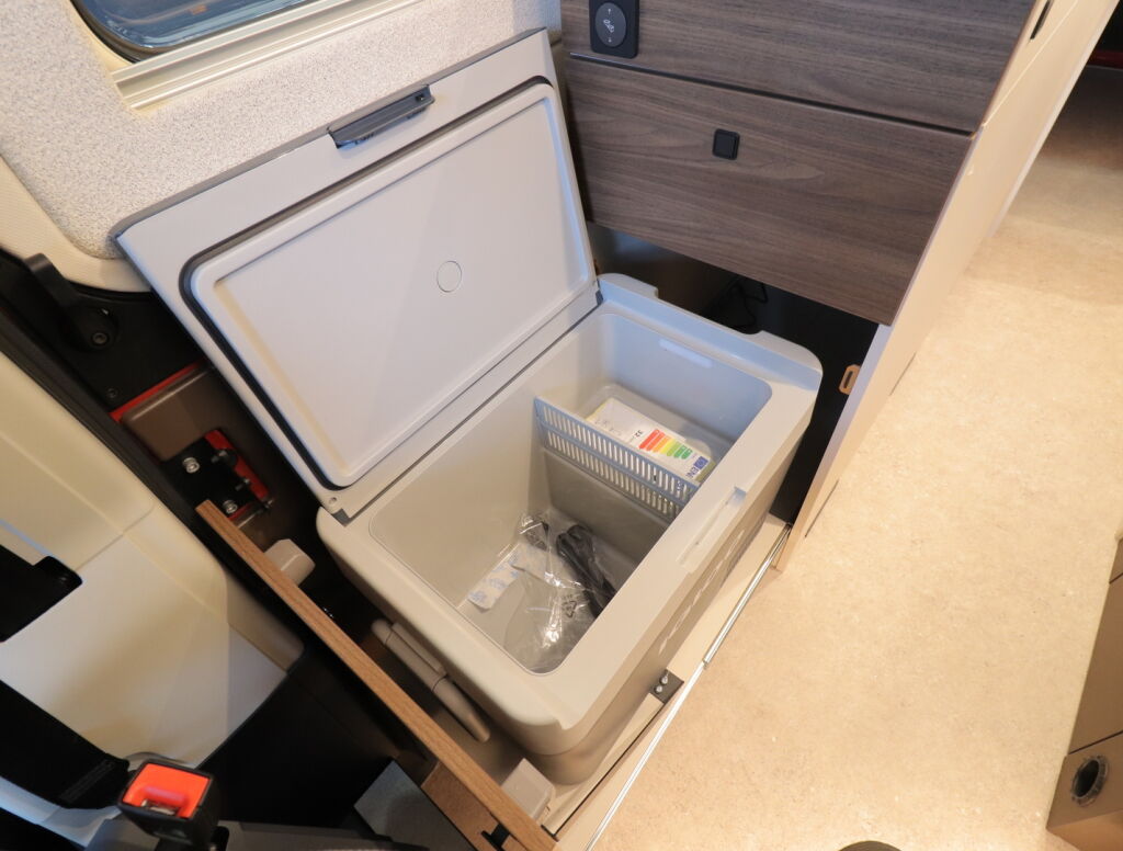 Bürstner PAPILLON PC 6.0 VAN 2026 Punainen