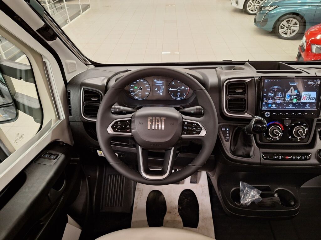 Adria MATRIX SUPREME 670 SL 2026 Harmaa