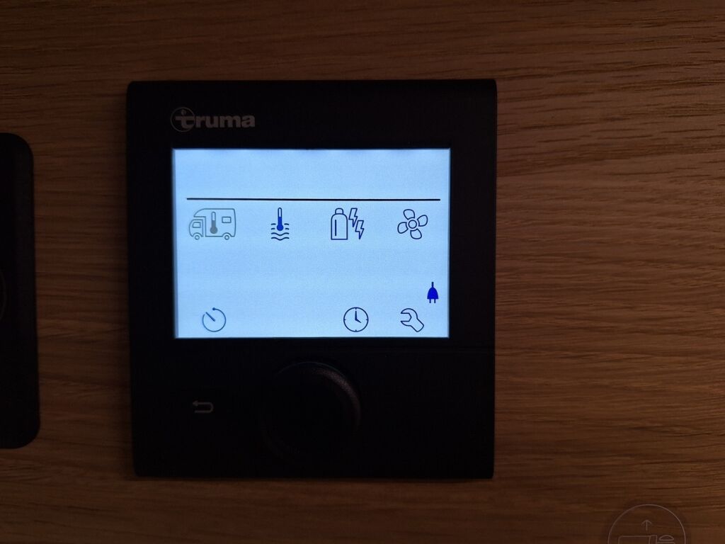 Adria MATRIX SUPREME 670 SL 2026 Harmaa