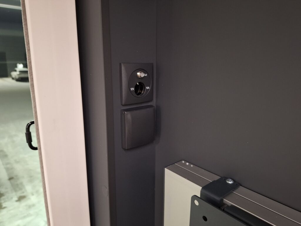 Adria MATRIX SUPREME 670 SL 2026 Harmaa