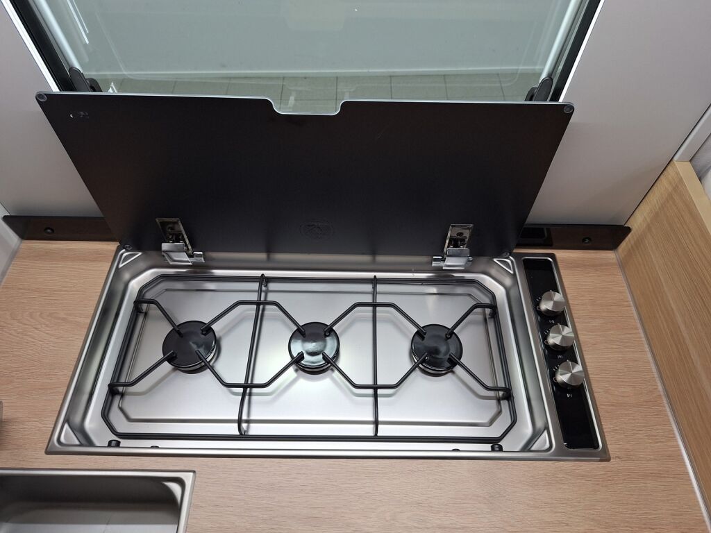 Adria MATRIX SUPREME 670 SL 2026 Harmaa