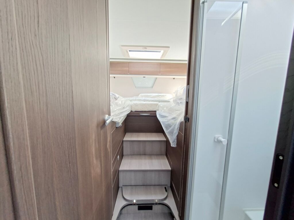 Adria MATRIX SUPREME 670 SL 2026 Harmaa