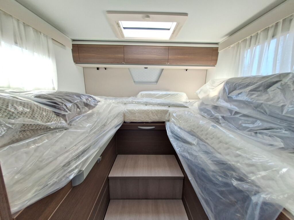 Adria MATRIX SUPREME 670 SL 2026 Harmaa