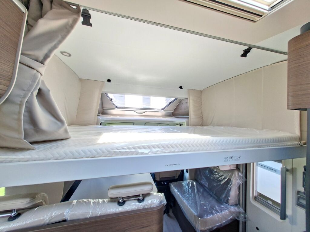 Adria MATRIX SUPREME 670 SL 2026 Harmaa