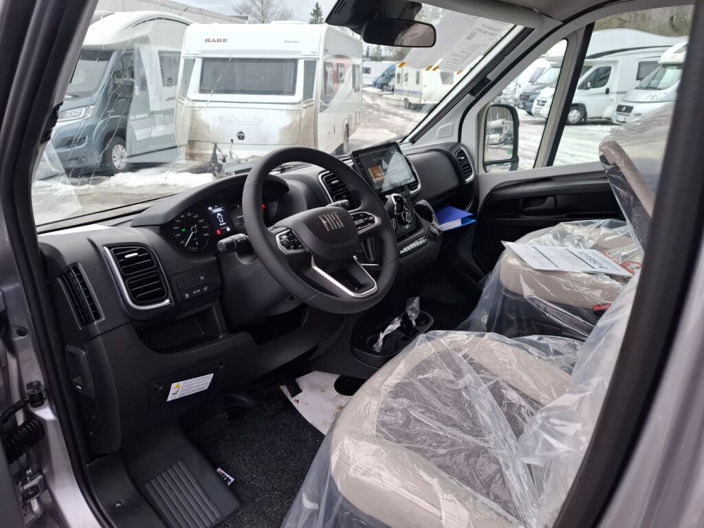 Adria MATRIX SUPREME 670 SL 2026 Harmaa