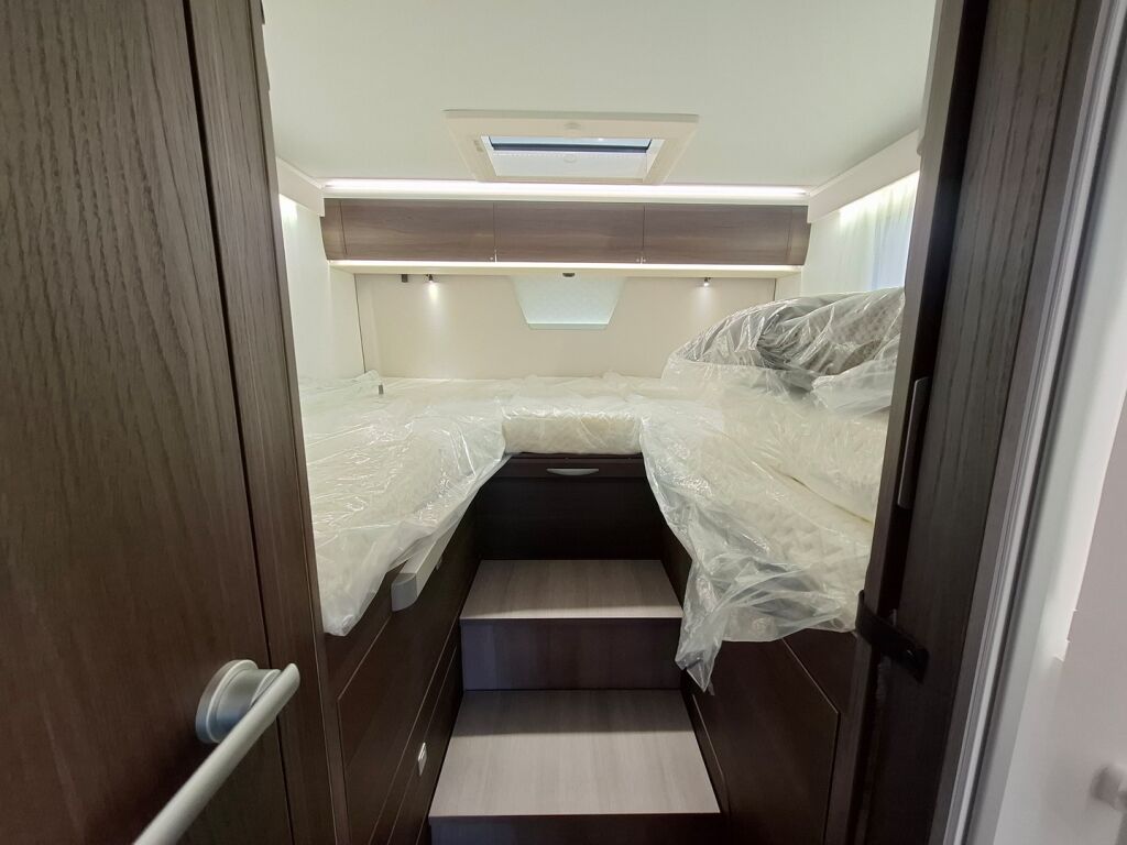 Adria MATRIX SUPREME 670 SL 2026 Harmaa